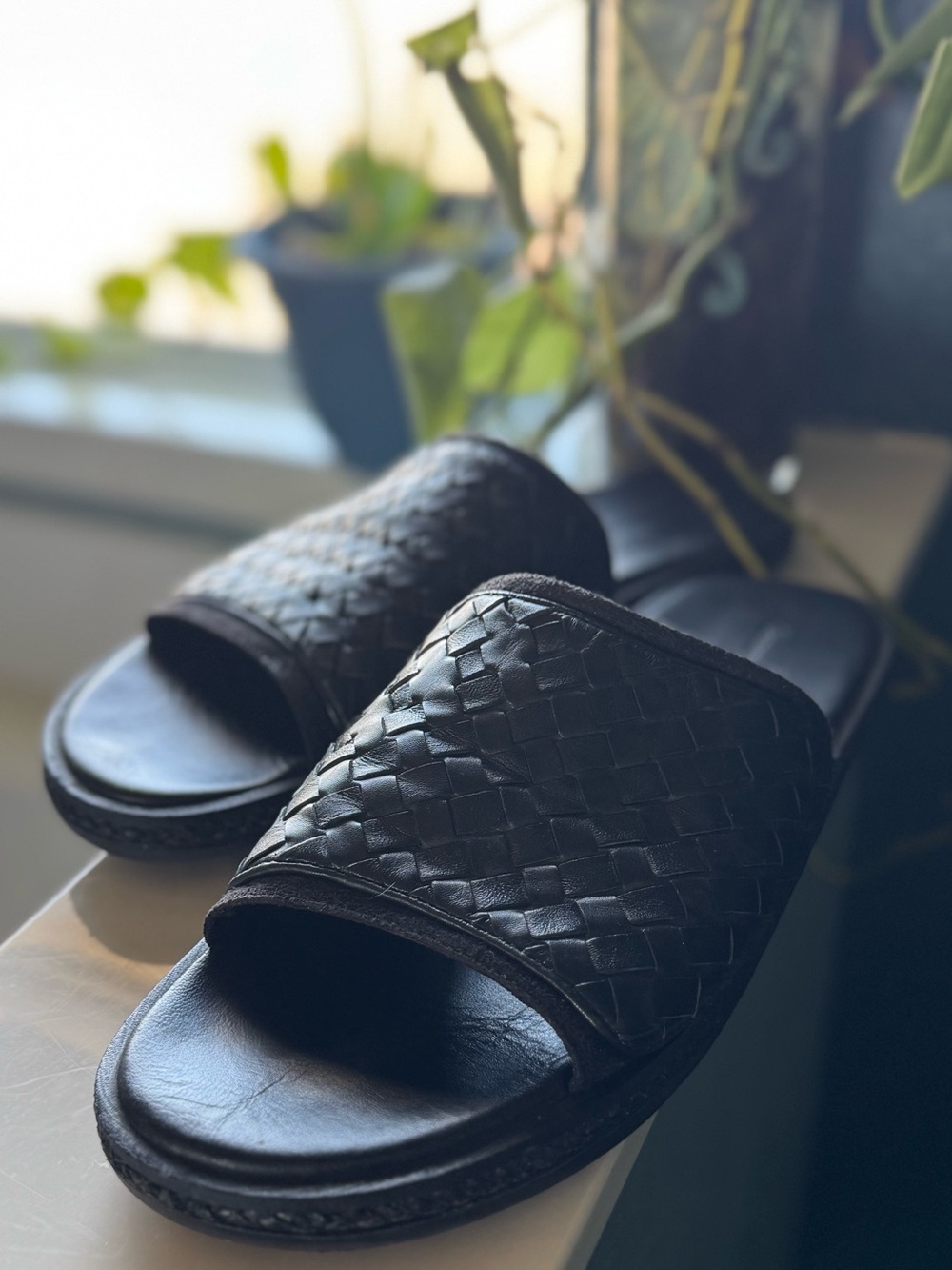 NWOT Tommy Bahama 100% Leather Land Crest Slide Mens Slides Black Size 12.5